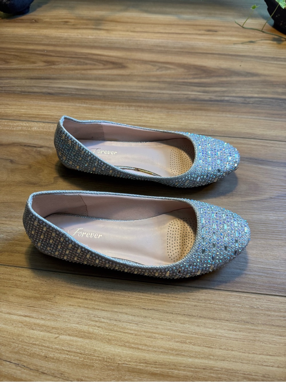 Forever brand Sparkling Silver Iridescent Ballet Flats